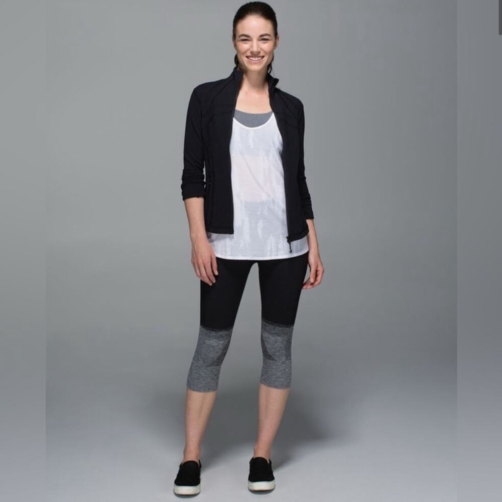 Lululemon Seamlessly Street Crop Leggings  Heathered Black - Black Gray  Size 8